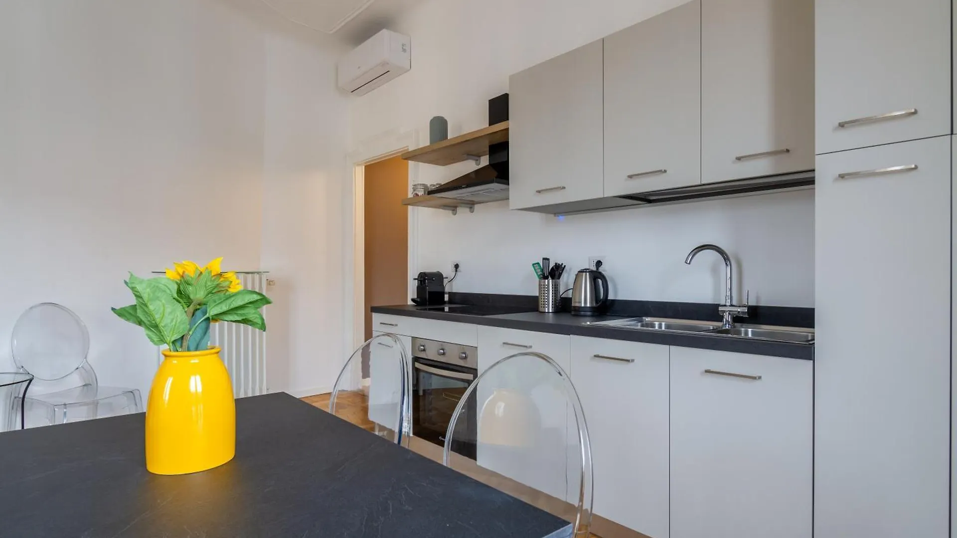 Apartment In Historic Building- Porta Venezia Милан